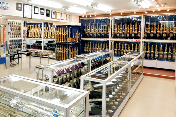 2F 木管売り場 新品・中古楽器を豊富に展示!